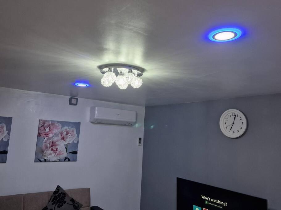 Perfect For Exploring Birmingham Apartment Bagian luar foto